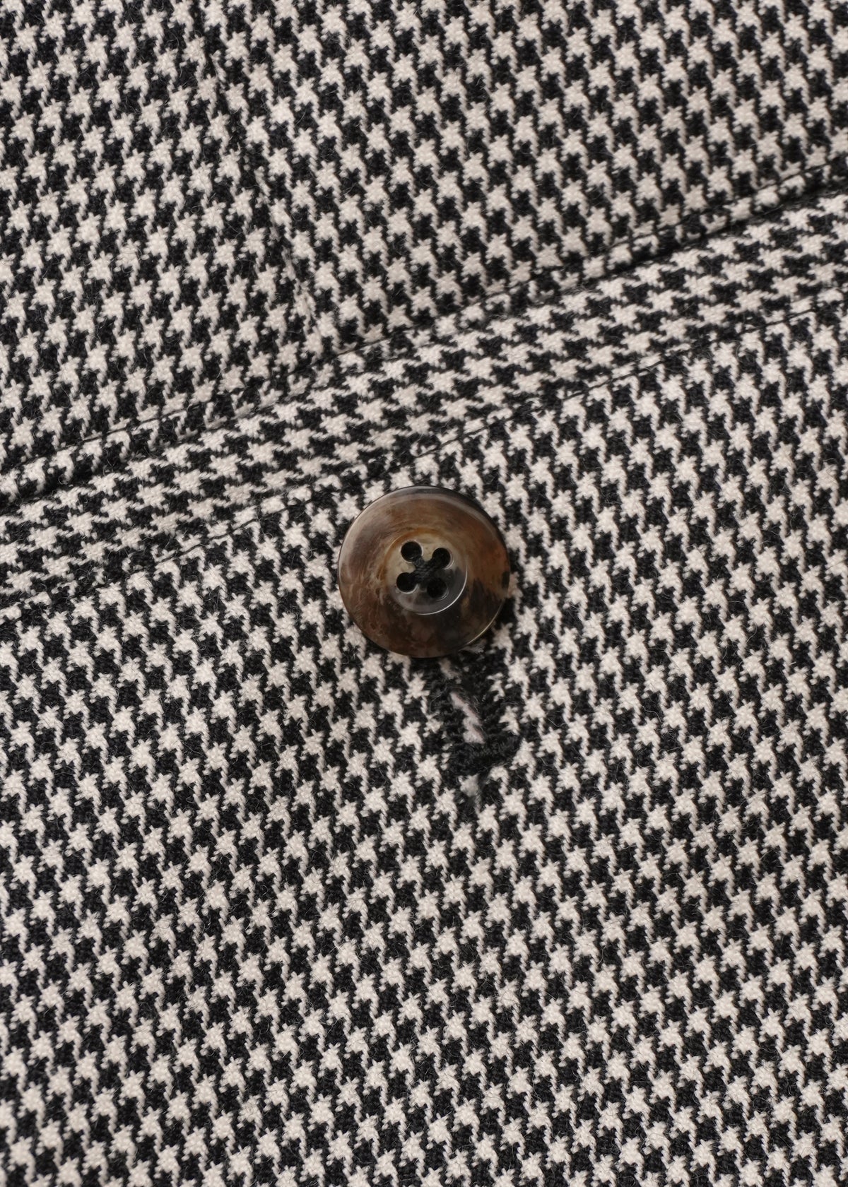 Houndstooth: 100% Merino Wool