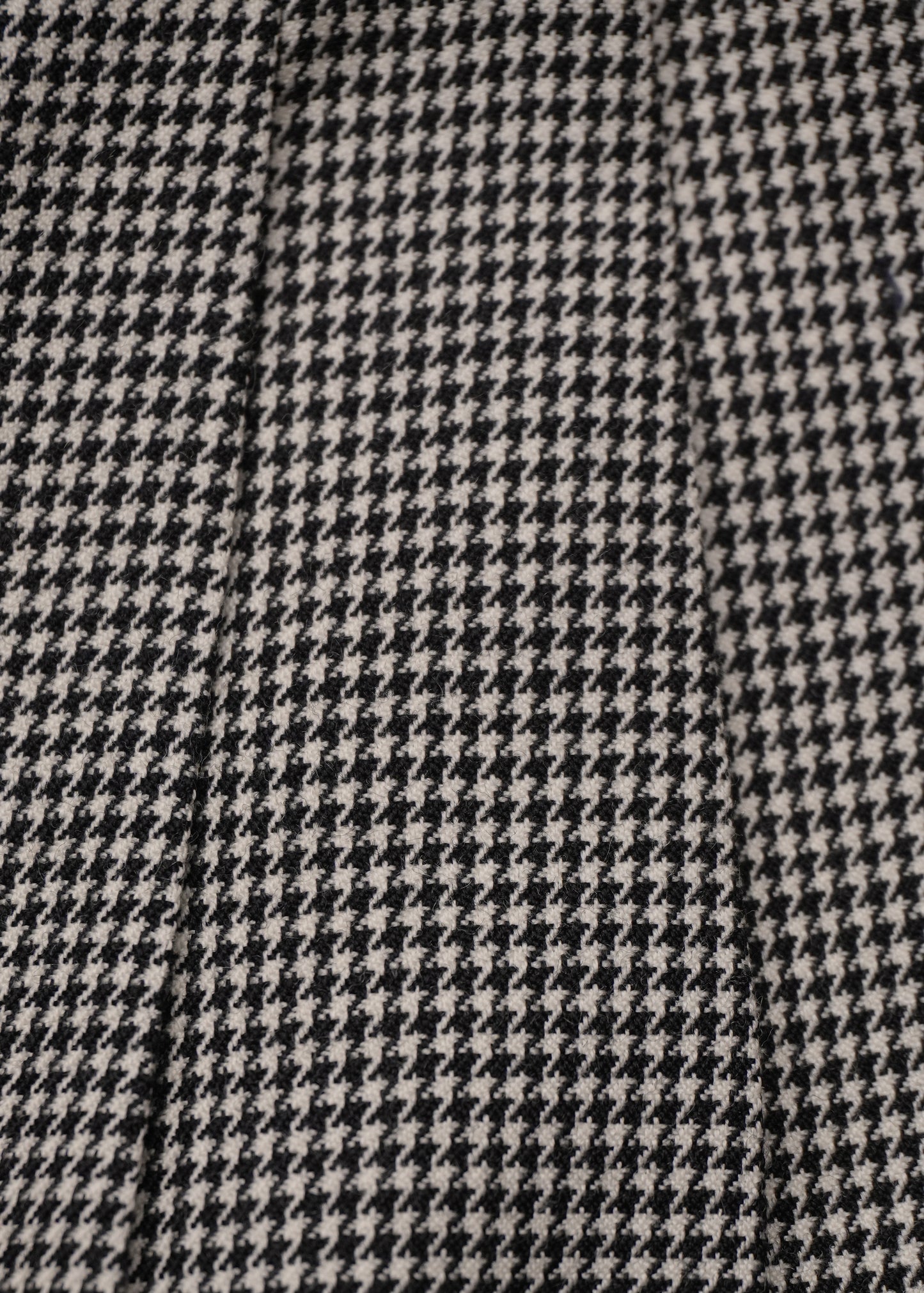 Houndstooth: 100% Merino Wool