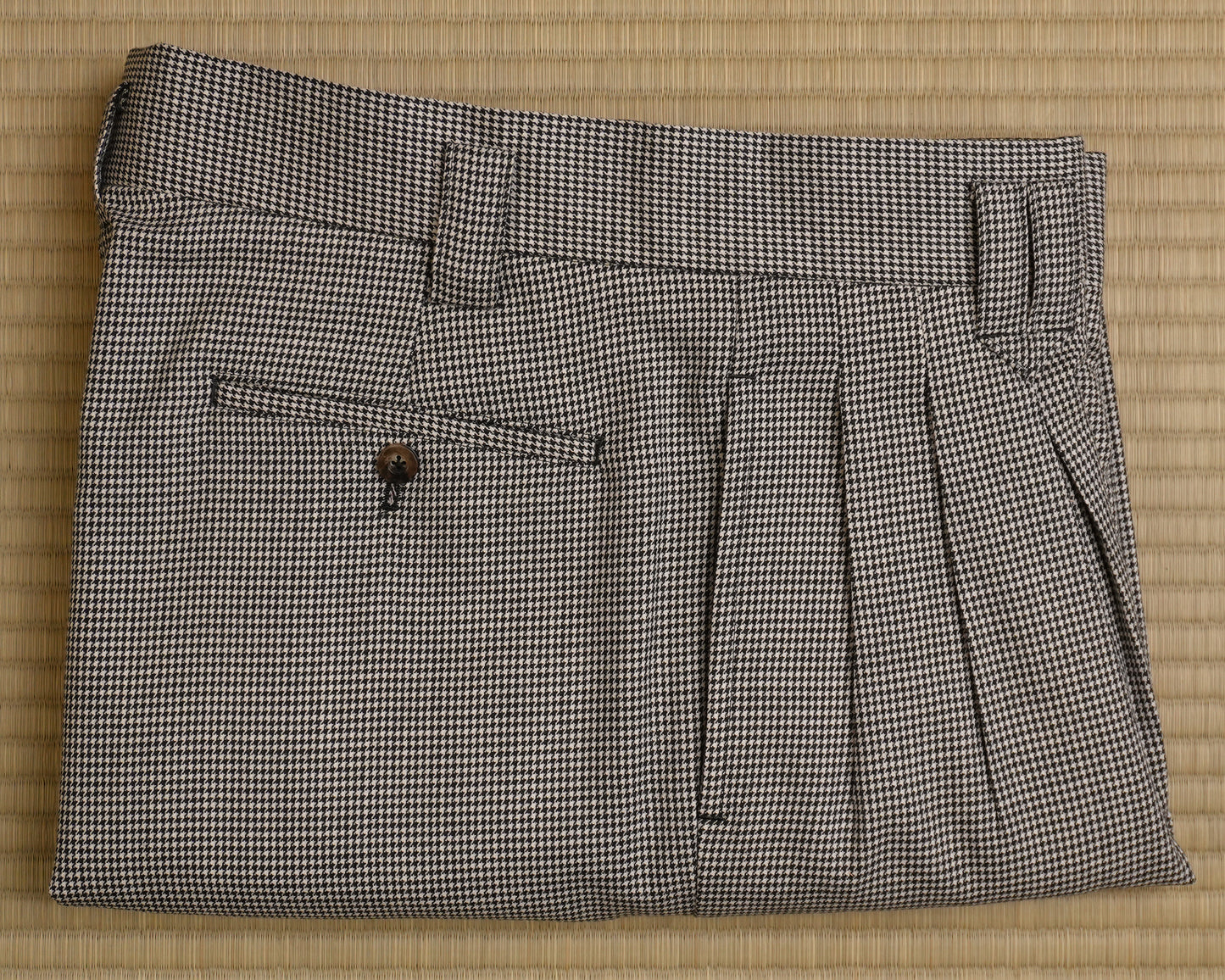 Houndstooth: 100% Merino Wool