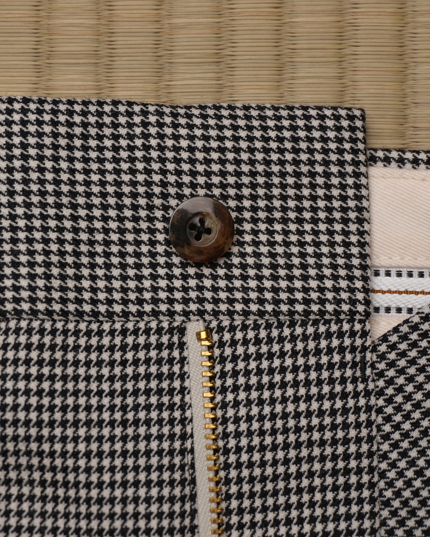 Houndstooth: 100% Merino Wool