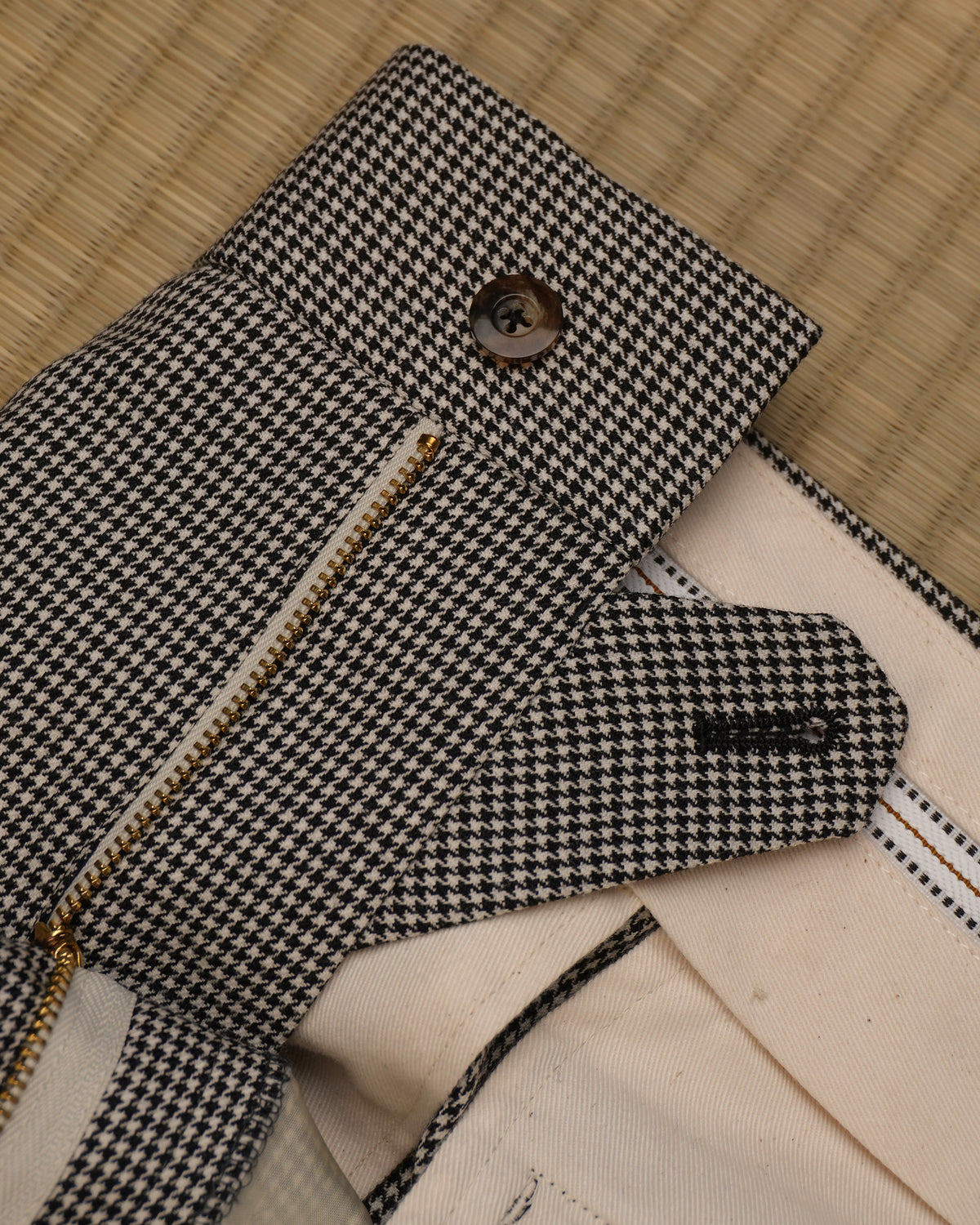 Houndstooth: 100% Merino Wool